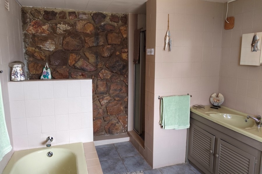 4 Bedroom Property for Sale in Hartbeespoort Rural North West